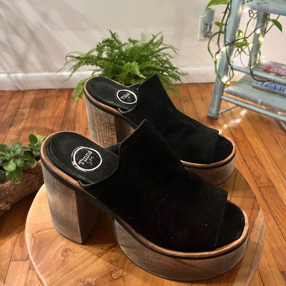 Black Chic High Platform Sandals - image 3